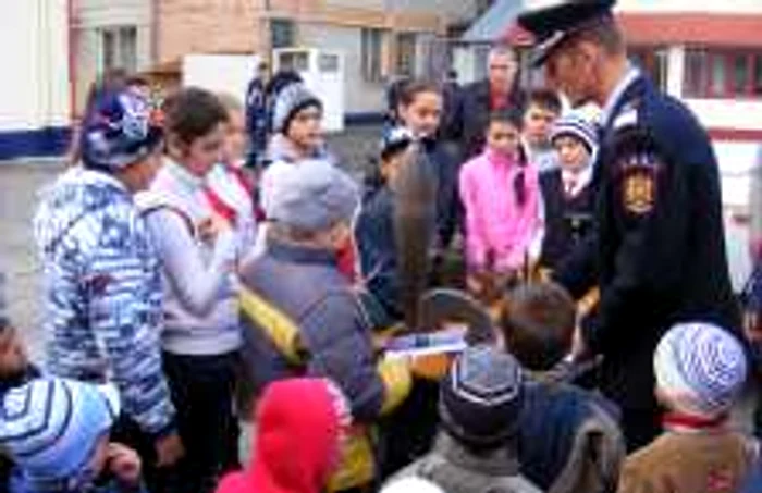 Elevi în vizită la ISU Dâmboviţa