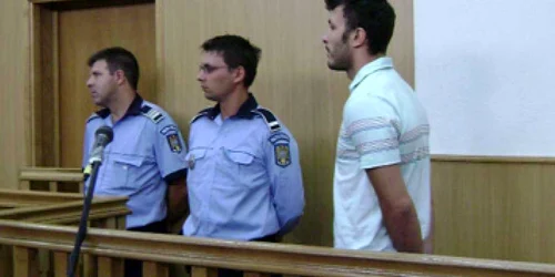 Bacău: Boxerul care şi-a căsăpit fiica rămâne în arestul Poliţiei