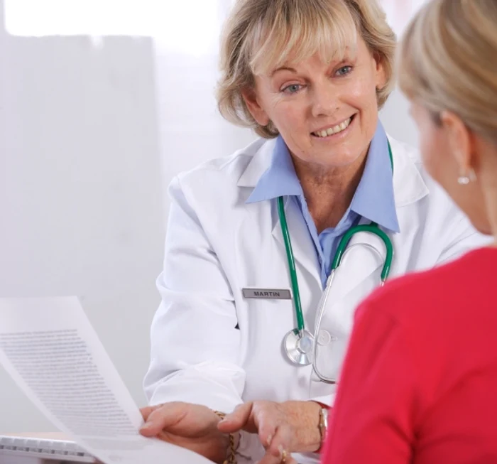 
    Dacă ştii de existenţa unei afecţiuni tiroidiene, discută cu endocrinologul despre intenţia de a avea un copil.www.clicksanatate.ro  