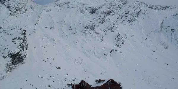 La munte riscul de producere a unor avalanşe este de gradul trei, din cinci