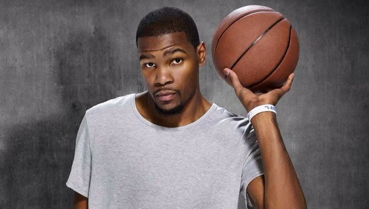 Kevin Durant are în palmares un titlu de campion cu Golden State Warriors