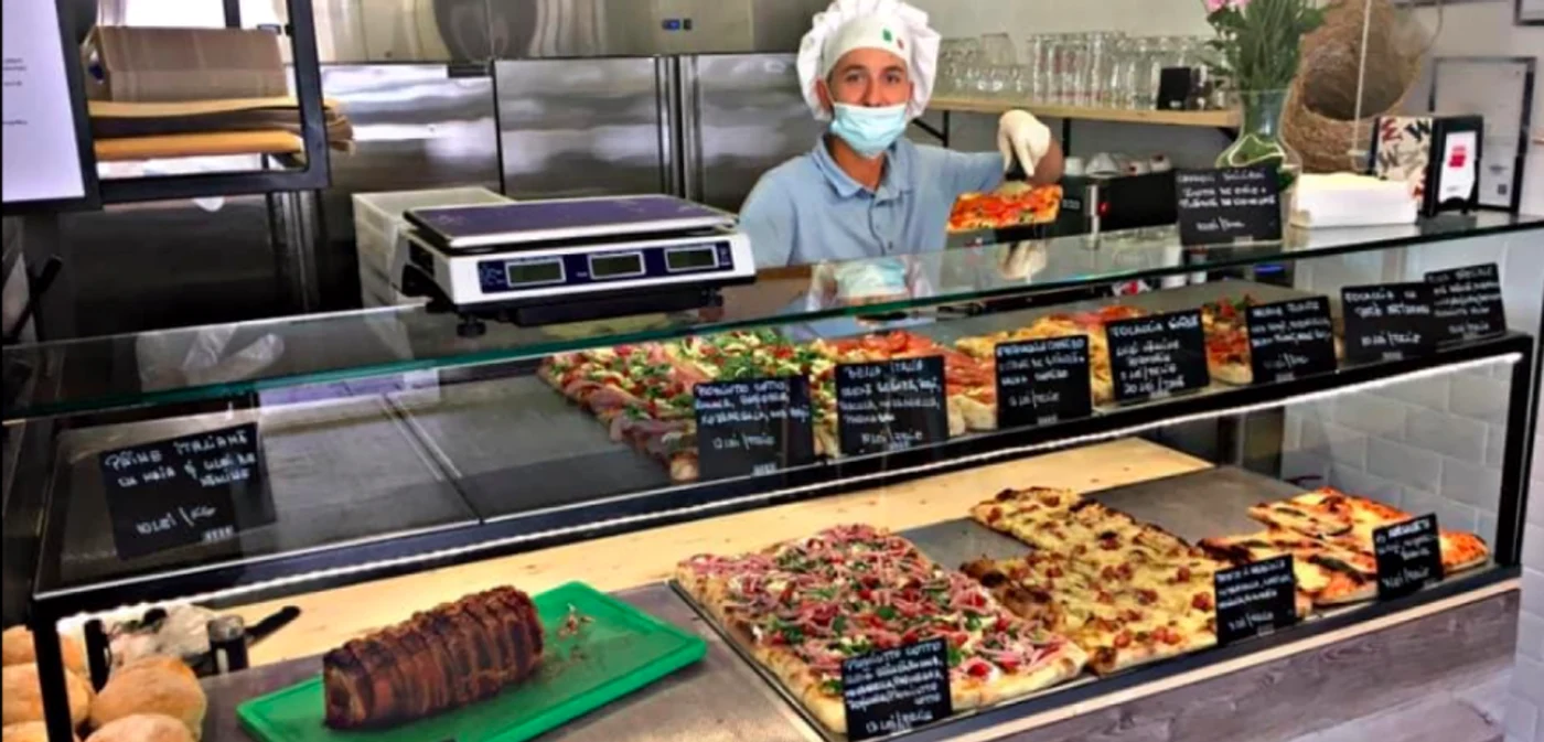 Roxana şi Marius Chiş pizzeria Bella Ciao Satu Mare Sursa arhiva personală