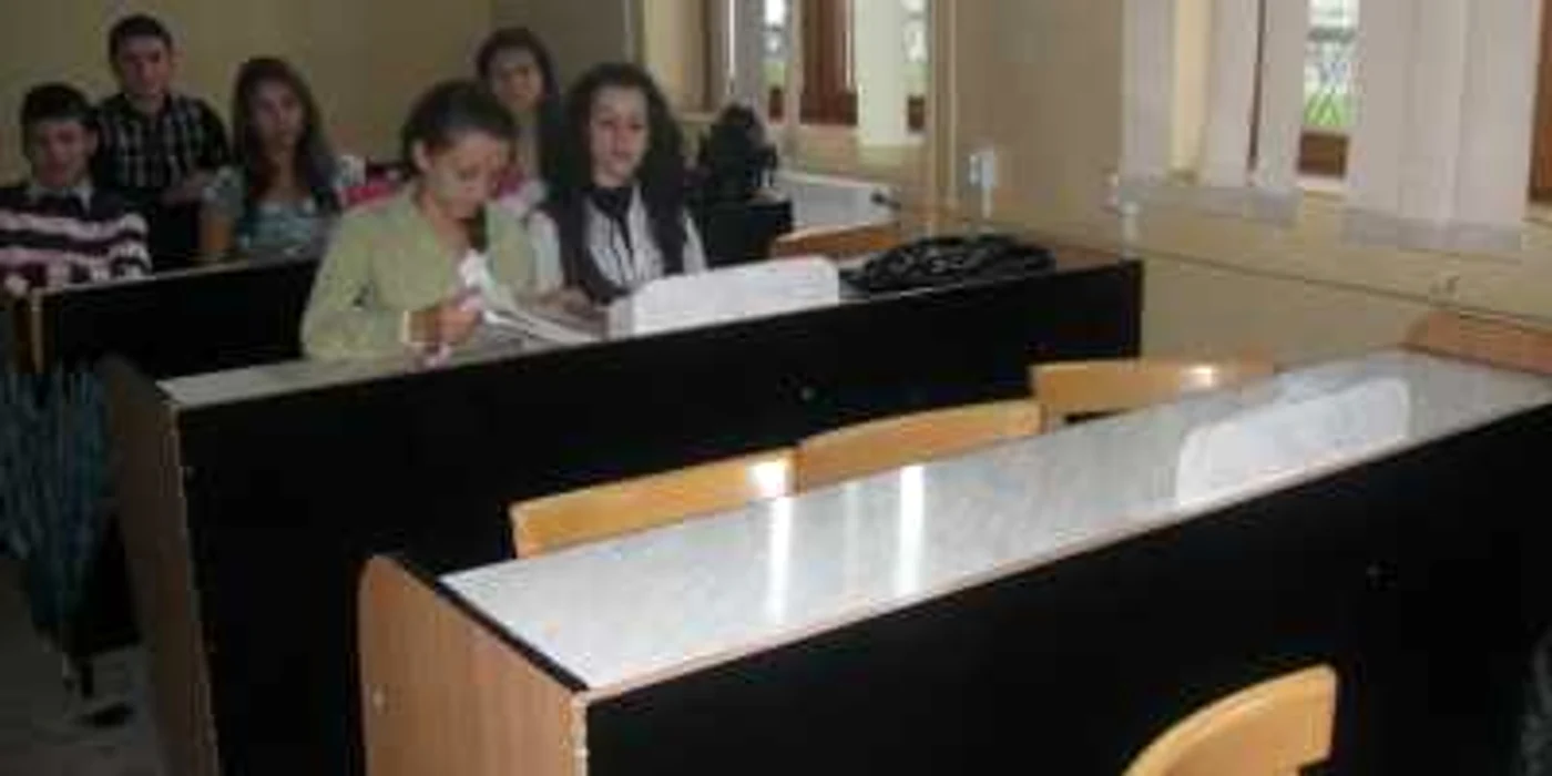 Târgu-Jiu: Elevele de la Madgearu s-au aruncat de la etaj pentru orele de geografie şi engleză