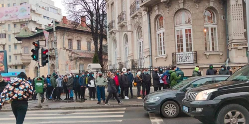 coada la burgeri gratis bucuresti foto digi 24