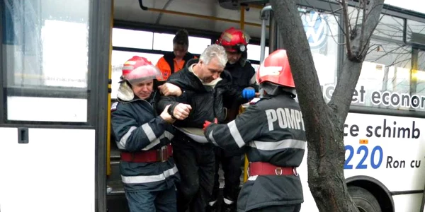 Nicolae a chefuit şi s-a urcat în autobuzul accidentat
