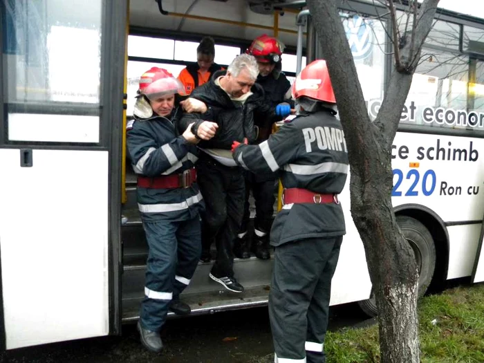 Nicolae a chefuit şi s-a urcat în autobuzul accidentat