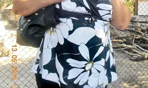 “Alo, alo, vreţi  o pensie?”,  pare să spună liftiera  Maria Străchinescu jpeg