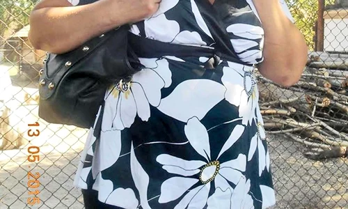 “Alo, alo, vreţi  o pensie?”,  pare să spună liftiera  Maria Străchinescu jpeg