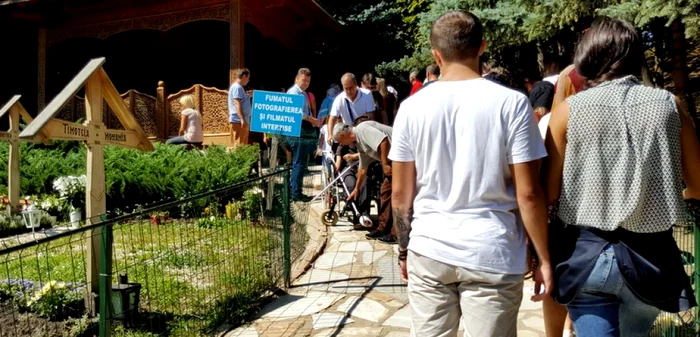 Mormântul lui Arsenie Boca este unul dintre cele mai vizitate locuri din România. FOTO: Daniel Guţă. ADEVĂRUL.