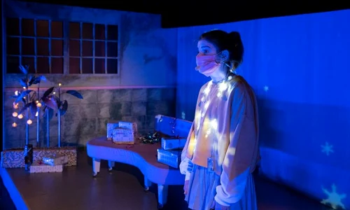 „Este foarte tristă folosirea teatrului în lupta politică” – interviu cu Gianina CĂRBUNARIU jpeg
