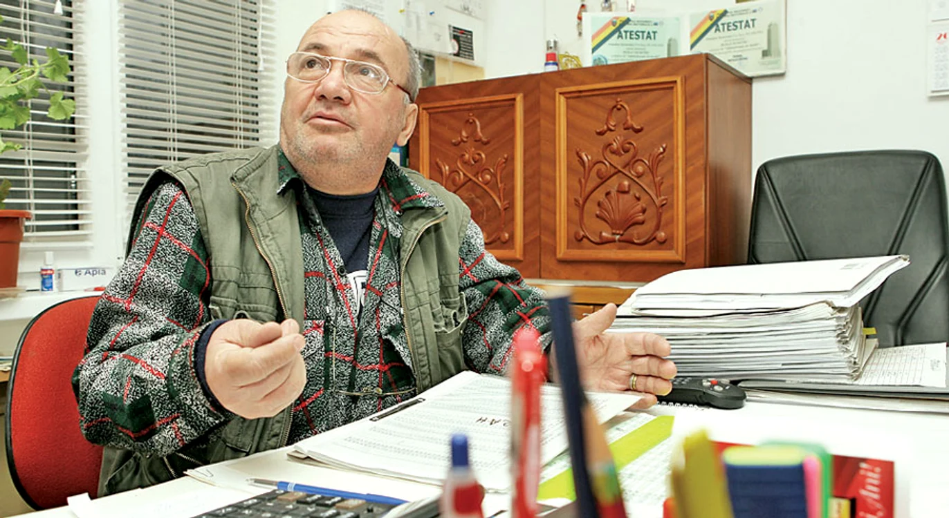 Cristina Petre compară  consumul din luna  noiembrie 2011 cu cel  din noiembrie 2010.  „Acum am de plătit  dublu”, ne-a spus tânăra