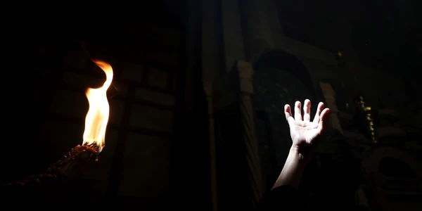 Lumina Sântă a Pogorât la Biserica Sfântului Mormânt din Ierusalim. Foto epa-efe