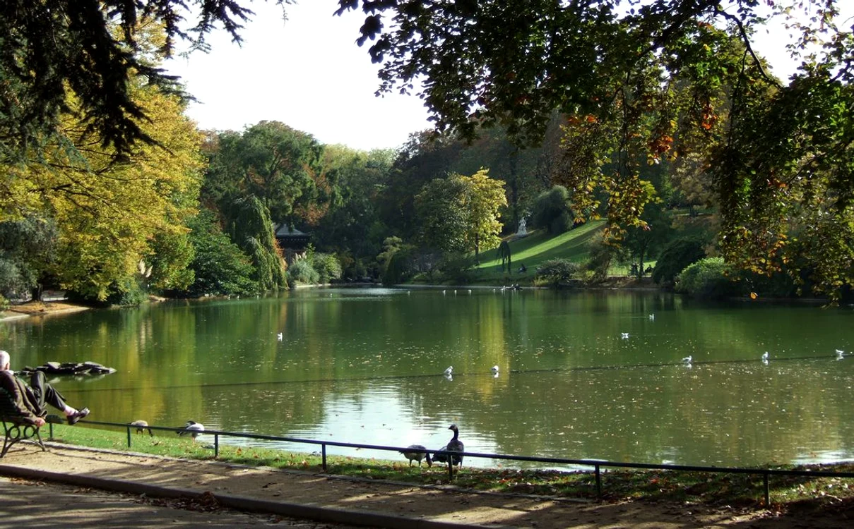 
    Cadavrele au fost descoperite plutind pe lacul Montsouris, aflat într-un parc din Paris Foto: tripadvisor.com  