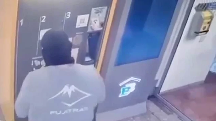 VIDEO Hoții care au furat peste 33 de milioane de euro dintr-o bancă din Germania au plătit parcarea pentru mașina cu care au fugit