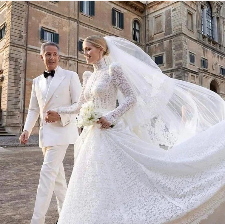
    Michael Lewis, afacerist cunoscut în lumea modei, și Lady Kitty Spencer, nepoata Prințesei Dianaclickpentrufemei.ro  