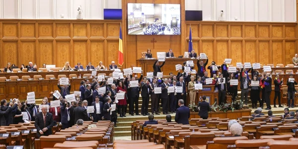 Protest Parlament / FOTO Inquam Photos / Octav Ganea