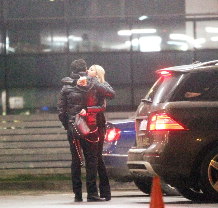 Alexandra Pavel și Keo se sărută cu foc în parcare, semn că dragostea e mare și că scurta despărțire nu le placeFotografii: Mihai Ionescu