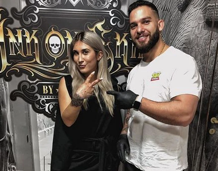 
    Antonia și Alex Velea, alături de Alin Tattoo, la salonul personal Ali TattooFoto Instagram  