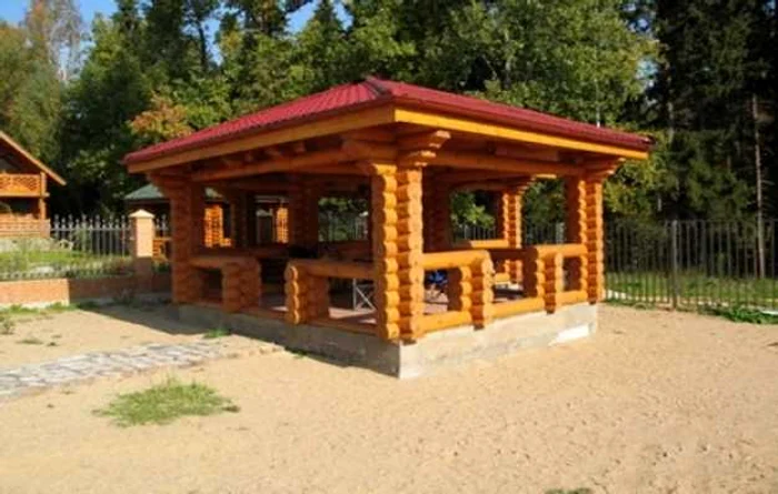 mobilier de grădină din lemn rotund