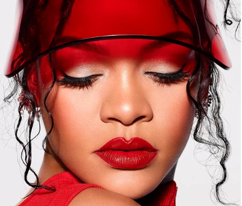Rihanna are curajul să se filmeze și complet nemachiată Foto: Instagram