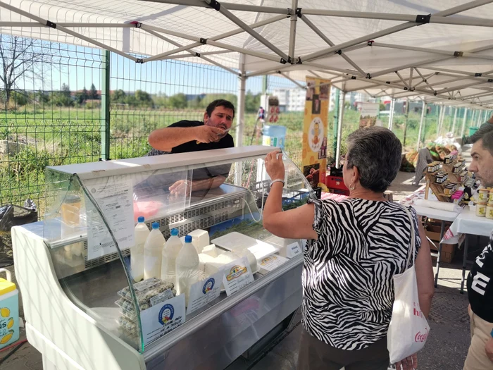 Emil Dobre crește 750 de capre și vinde produse în două județe și București FOTO: A.M. 