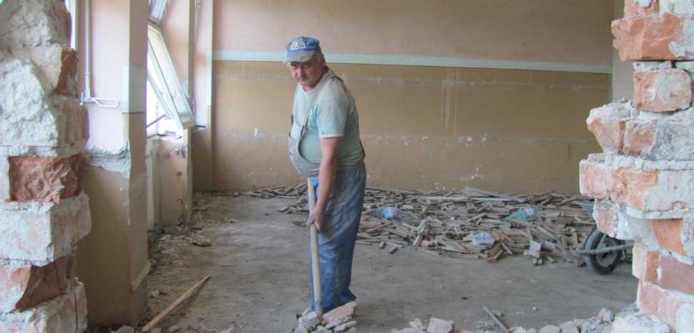 Șantiere în multe școli din Gorj. Elevii vor începe anul școlar în exil la alte unități de învățământ