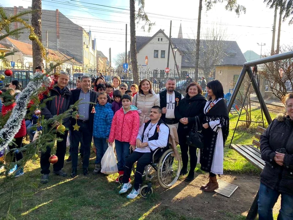 2 carmen iohannis prichindelul craciun 2019 1 jpg jpeg