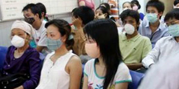 Chinezii care au fugit dintr-un oraş în carantină riscă să răspândească ciuma pulmonară
