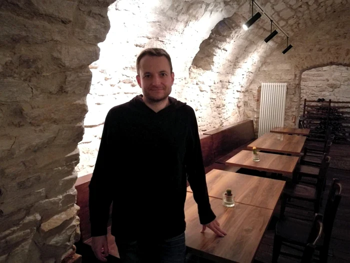 cluj oliver restaurant off the wall. foto remus florescu