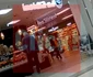 Bianca Drăgușanu face furori la mall, în fustița mini foto: Click!
