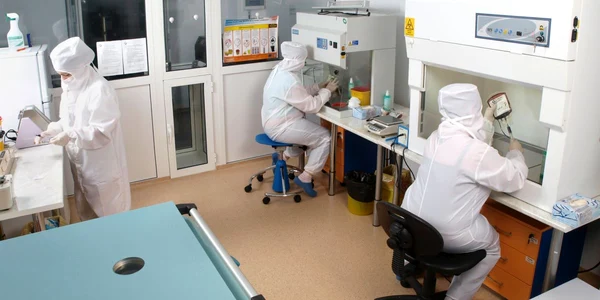 După recoltare, celulele stem trec printr-o serie de analize