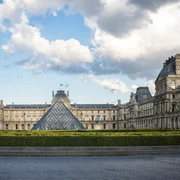 Muzeul Luvru (foto: Pixabay)