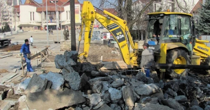 Lucrările la Piaţa Teatrului nu sunt încă finalizate foto arhivă