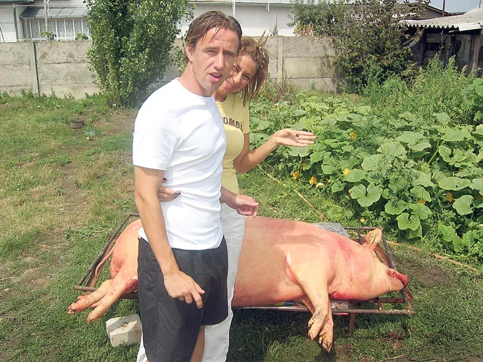 În familia Prodan-Reghecampf se taie porci de două ori pe an: vara şi iarna