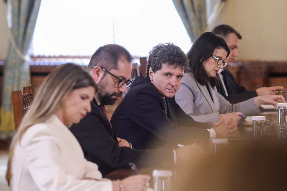 Președintele nu va anunța noul premier marți. Nicușor Dan lasă partidele să negocieze un acord politic SURSE
