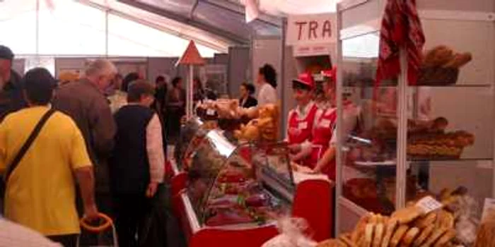 La târg expun producători din judeţul Alba