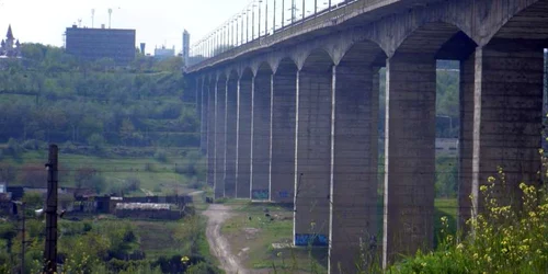 Viaductul care leagă Galaţiul de ArcelorMittal. FOTO C.Crangan