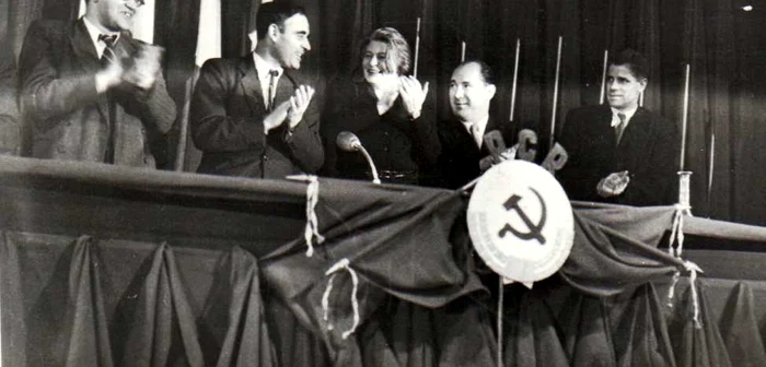 Miron Constantinescu, Gheorghiu-Dej, Ana Pauker, Teohari Georgescu şi Gheorge Vasilichi, la Conferinţa Naţională a PCR din octombrie 1945. FOTO: Fototeca online a comunismului românesc