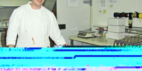 Figurinele multicolore sunt pregătite să ia calea marilor magazine