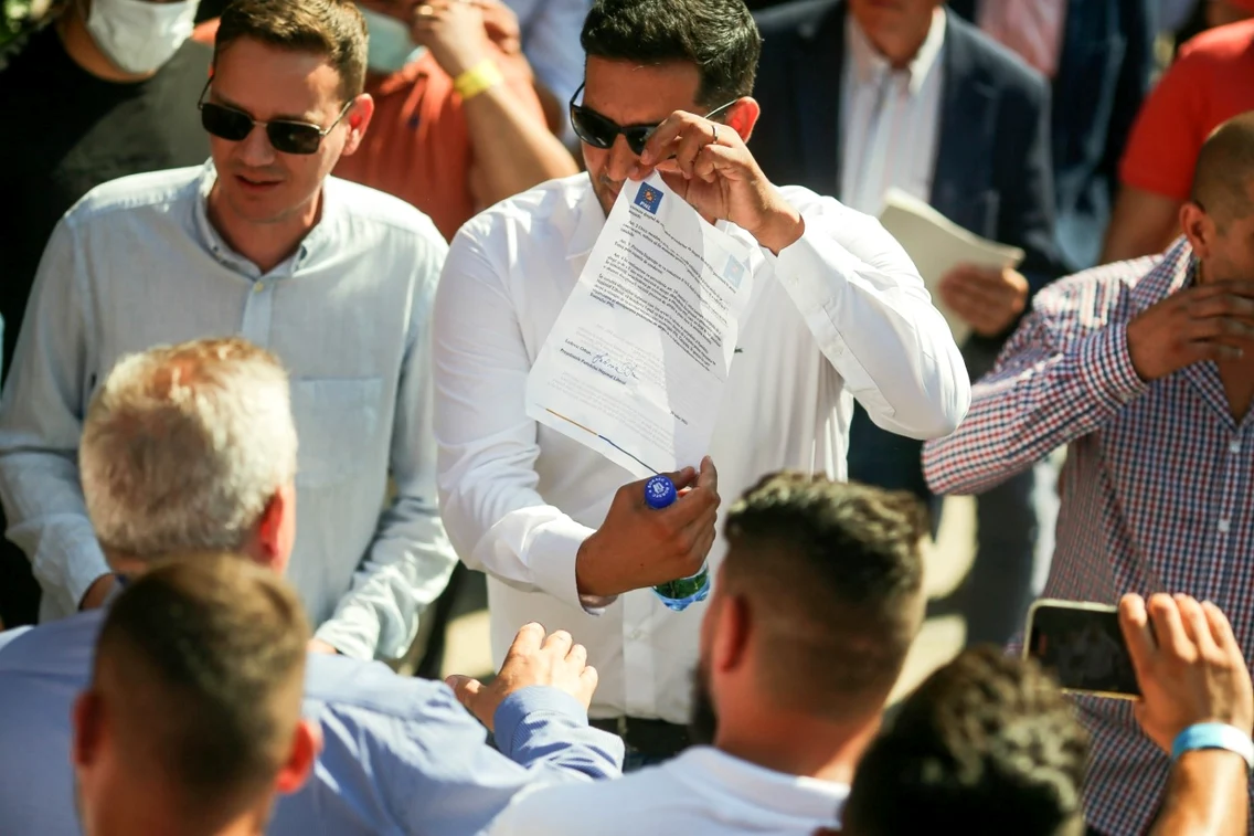 Scandal la alegerile PNL de la Timişoara. Foto