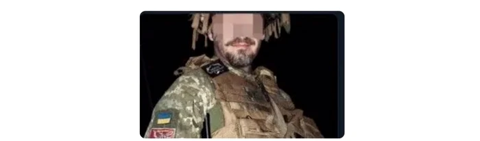 Imaginea postată de pe contul de Twitter Canadian Ukrainian Volunteer arată un soldat înarmat cu faţa blurată FOTO Twitter