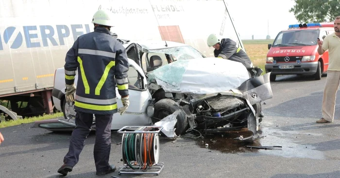 Tinerii teribilişti se fac vinovaţi de producerea celor mai grave accidente rutiere din judeţul Cluj / FOTO: Arhivă