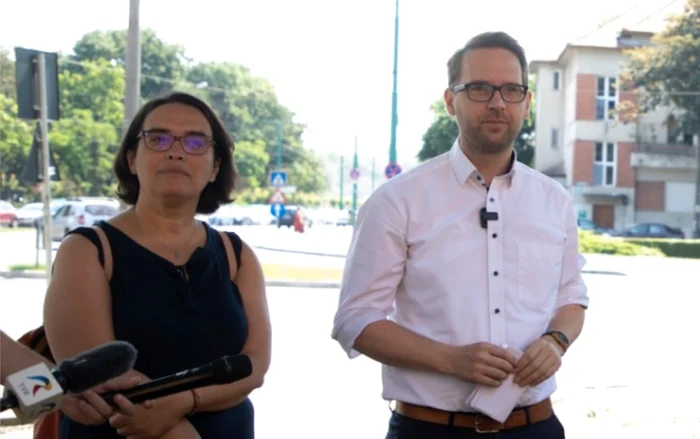 Directorul Casei de Cultură Timişoara,
Camelia Mingasson, şi primarul Timişoarei, Dominic Fritz FOTO Constantin Duma