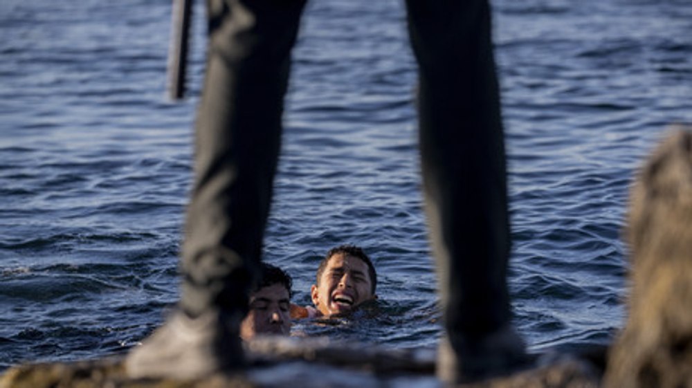 Otroci preplavali iz Maroka v špansko enklavo Ceuta