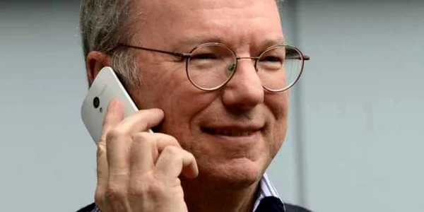eric schmidt moto x foto the verge