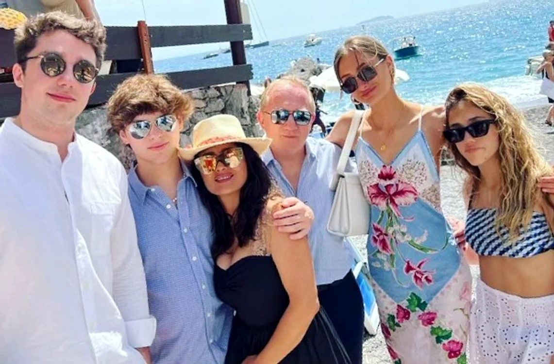 Salma Hayek, alaturi de fiica sa, Valentina, si de fiul ei vitreg, Augie, fiul fostului topmodel Linda Evangelista   Instagram 2 jpg