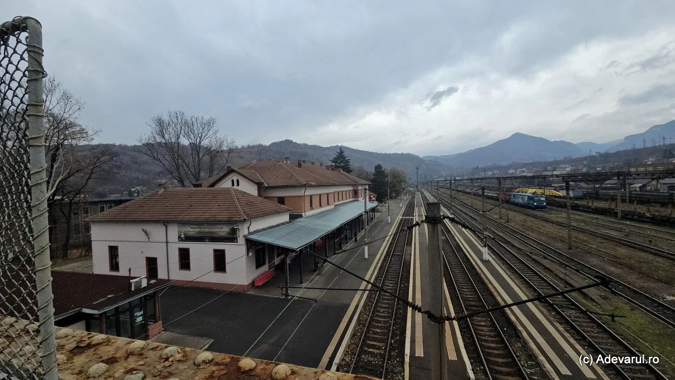 Gara Petroșani. Foto: Daniel Guță. ADEVĂRUL