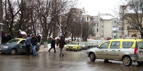 Jumătate din firmele de taxi au solicitat să se transforme în Persoane Fizice Autorizate