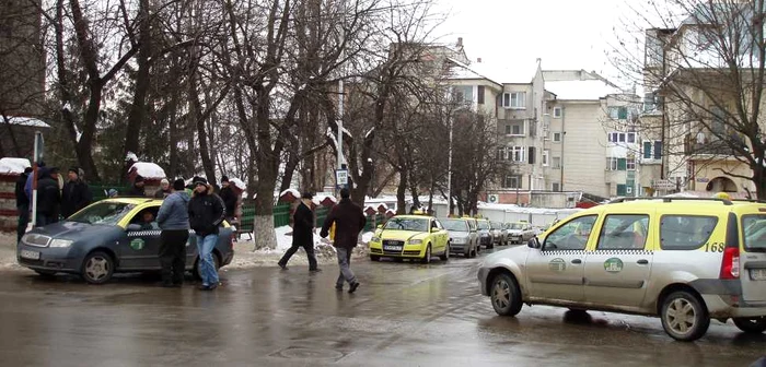 Jumătate din firmele de taxi au solicitat să se transforme în Persoane Fizice Autorizate 