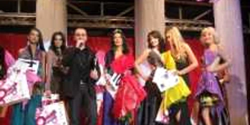 Andra Magheran(centru) este noua răsfăţată a podiumurilor